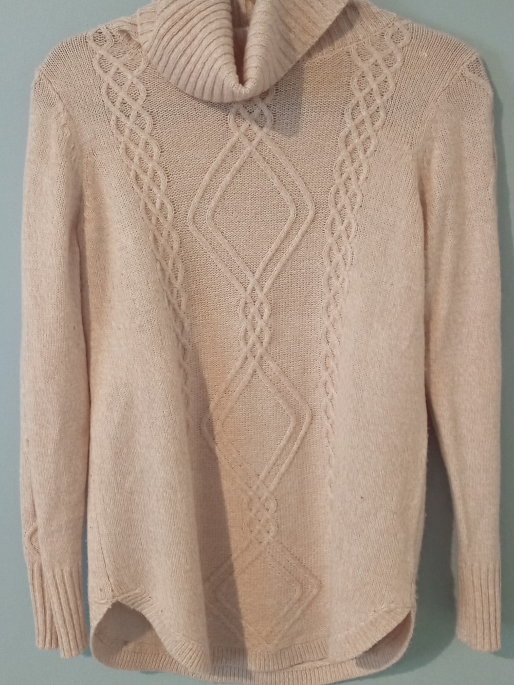 RW&CO. Cream Cable-Pattern Turtleneck Sweater